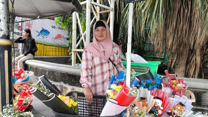 Aiyani di lapak buket bunga miliknya