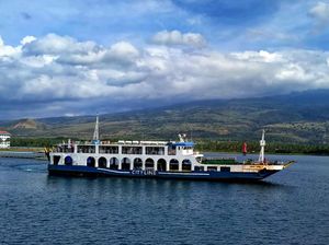 Kapal di Kayangan-Poto Tano Dilarang Tarik Biaya Mengecas HP-Sewakan Matras