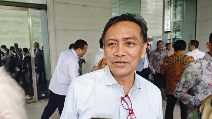 Politikus senior Partai Demokrat Andi Mallarangeng di kawasan Kuningan, Jakarta Selatan, Rabu (26/2/2025).