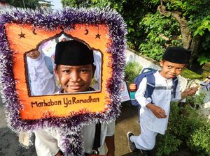 Antusias Pelajar Gelar Pawai Sambut Ramadan
