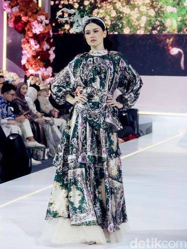 Artis-artis di acara fashion show Shella Saukia di Gandaria City, Rabu [26/2/2025].