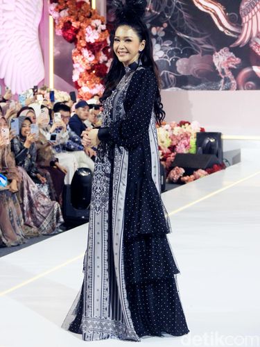 Artis-artis di acara fashion show Shella Saukia di Gandaria City, Rabu [26/2/2025].