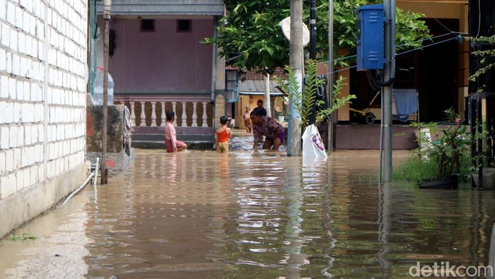 Banjir Bojonegoro Banjir Bojonegoro dampak luapan Sungai Bengawan Solo
