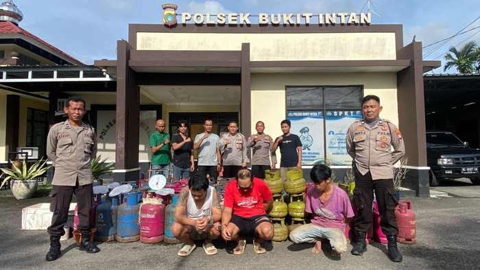 Barang bukti tabung gas dan pelaku yang berhasil diamankan polisi.