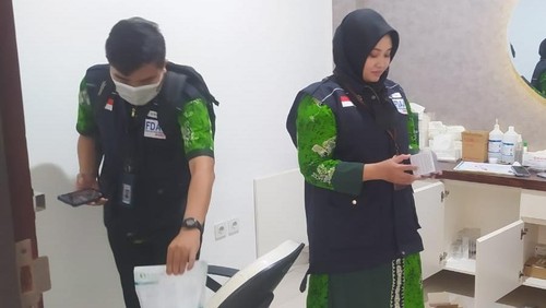 BBPOM Mataram melakukan pengawasan produk kosmetik di Kota Mataram, Rabu (26/2/2025). (Foto: Dok. BBPOM Mataram)