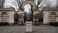 Cimetière des Chiens dAsnières-sur-Seine memiliki keunikan tersendiri, karena tempat ini menerima hewan-hewan yang pemiliknya ingin menghormati mereka untuk terakhir kalinya.