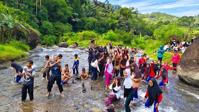 Budaya Kuramasan warga Kampung Adat Miduana