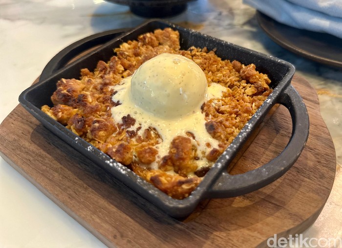 Chicken Kiev dan Lamb Shepherd's Pie Autentik Inggris Disajikan di TOM'S