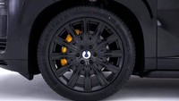 Denza N9 mengusung BYD DiSus-A dengan kontrol bodi udara cerdas dan juga platform e3. Berbekal hal itu, Denza N9 memiliki penggerak independen tiga motor, kemudi motor ganda roda belakang independen, berputar dengan radius kecil, dan bisa berjalan seperti kepiting. Foto: Dok. Car News China