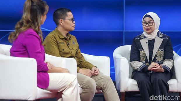 Momen PERDOSKI membahas pentingnya memahami kandungan skincare sebelum membeli produk.