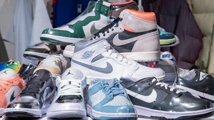 Dunia Hari Ini: Kereta Berisi Ribuan Sepatu Nike Dirampok di Amerika Serikat