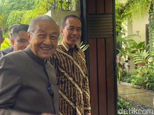 Mantan PM Malaysia Mahathir Mohamad Bertemu Jokowi di Solo