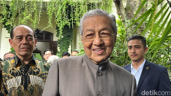 Eks PM Malaysia saat berada di rumah Jokowi di Solo, Rabu (26/2/2025).