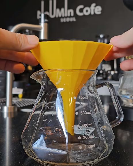 5 Fakta Dripper Corong Kuning yang Viral Diburu Barista