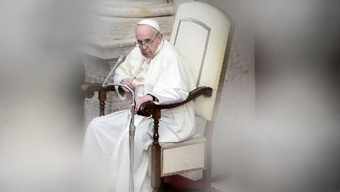 (FILES) Pope Francis looks on during a limited public audience at the San Damaso courtyard in The Vatican on September 30, 2020 during the COVID-19 infection, caused by the novel coronavirus. Pope Francis, who is in hospital with pneumonia in both lungs, is still in a critical condition but is stable, the Vatican said on February 25, 2025. 