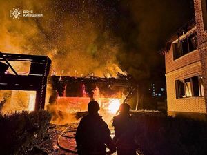 Gedung Ini Hancur dan Terbakar Diserang Drone Rusia