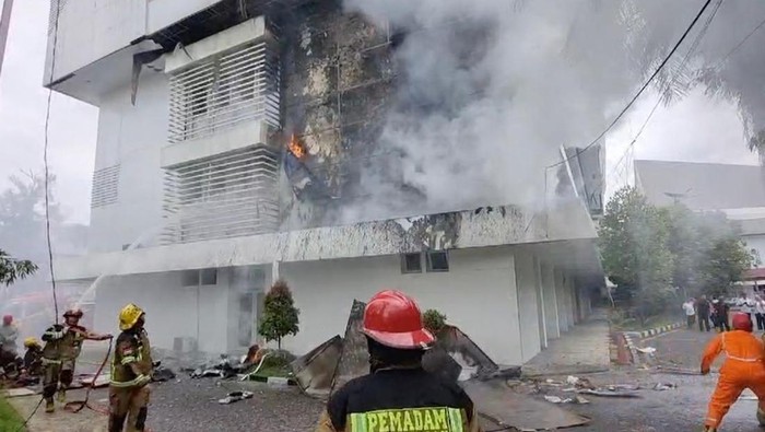 Respons Bobby soal Kantor Disdik Sumut Terbakar gegara Puntung Rokok