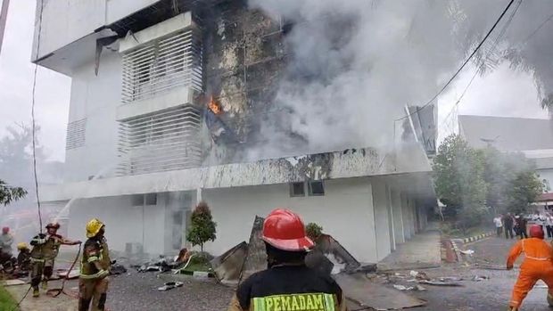 Gedung Kantor Dinas Pendidikan Sumut terbakar. (Istimewa)