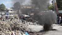 Seorang penduduk lokal yang meminta untuk tidak disebutkan namanya mengatakan daerah itu telah menghadapi serangan mematikan sejak pukul 1 dini hari (0600 GMT). REUTERS/Jean Feguens Regala