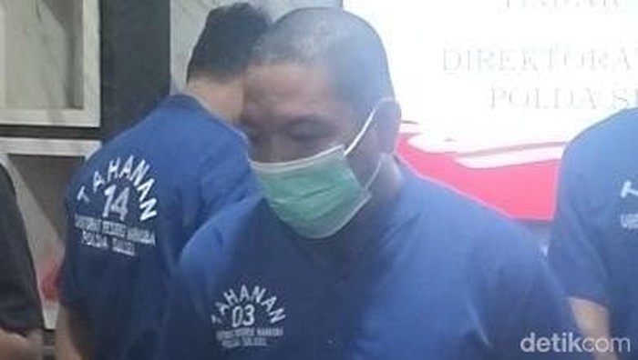 Honorer kantor Dinas PU Sultra selundupkan ganja ditangkap di Makassar.