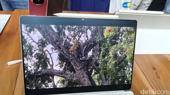 Huawei juga menyertakan berbagai aksesori untuk meningkatkan produktivitas pengguna tablet ini. Misalnya NearLink Smart Magnetic Keyboard dan stylus Huawei M-Pencil (3rd Gen) Foto: detikINET/ Rizqy Nur Amalia