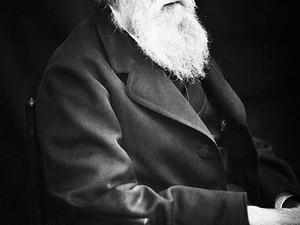 Universitas Stanford Gelar Pameran Buku Langka, Tampilkan Karya Galileo hingga Darwin