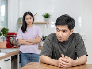 Punya Tabungan Rahasia dari Pasangan? Awas Selingkuh Finansial!