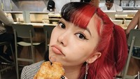 Di restoran yang sama, wanita 31 tahun itu tampaknya sempat menikmati chicken wings yang renyah dan menggugah selera! Foto: Instagram @isyanasarasvati