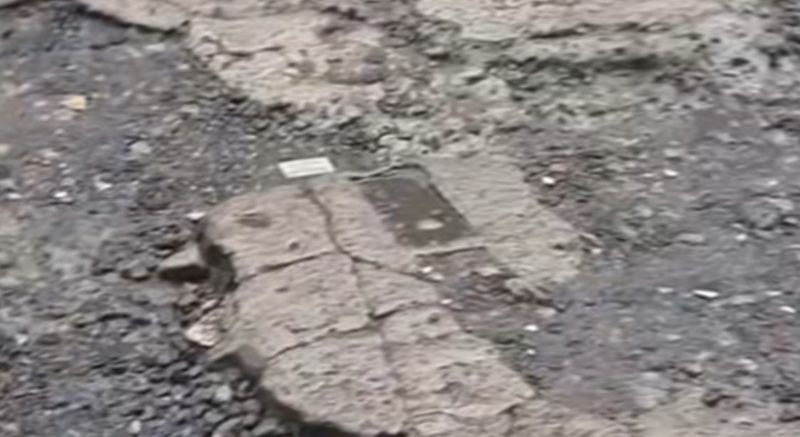 Jalan rusak di dekat Stasiun Citayam (Dok isimtewa)