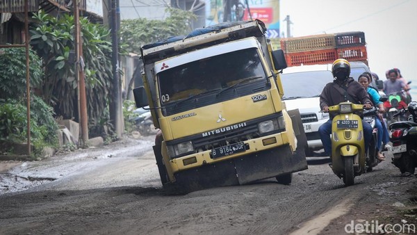 Penampakan Jalan Tambang Parung Panjang yang Janji Bakal Rampung 2026