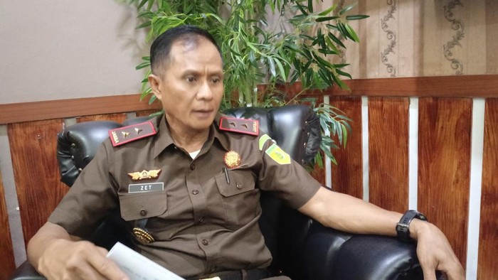 Kajati NTT, Zet Tadung Allo, saat diwawancarai di ruang kerjanya, Selasa (25/2/2025). (Simon Selly/detikBali)