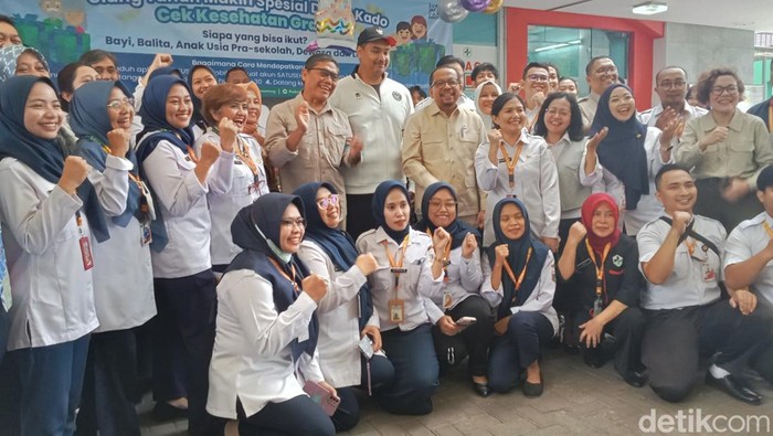 Kepala Kantor Staf Kepresidenan (KSP) Anto Mukti (AM) Putranto menjalani cek kesehatan gratis di Puskesmas Menteng. Foto: Mauliani/detikcom.