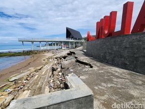 Baru 5 Bulan, Alun-alun Gadobangkong Sukabumi Rusak Parah!