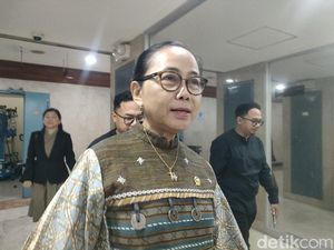 DPR soal Putusan MK Pendidikan Dasar Gratis: Klasifikasi Sekolah Swasta-Hitung APBN