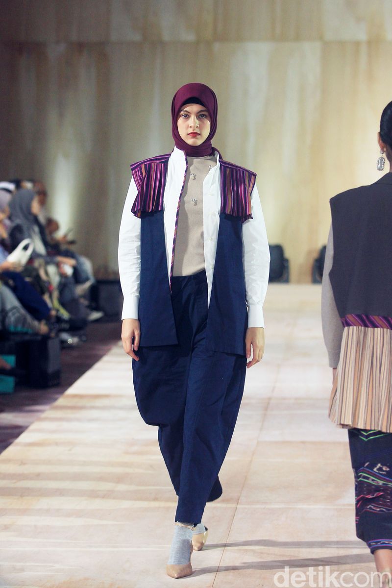 Koleksi Cita Tenun Indonesia Kolaborasi IKYK, RIAMIRANDA SIGNATURE, ARTKEA STRIPES, KAMI. di St. Regis Hotel Jakarta. Selasa [25/2/2025].