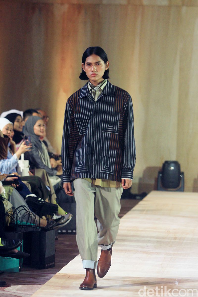 Koleksi Cita Tenun Indonesia Kolaborasi IKYK, RIAMIRANDA SIGNATURE, ARTKEA STRIPES, KAMI. di St. Regis Hotel Jakarta. Selasa [25/2/2025].