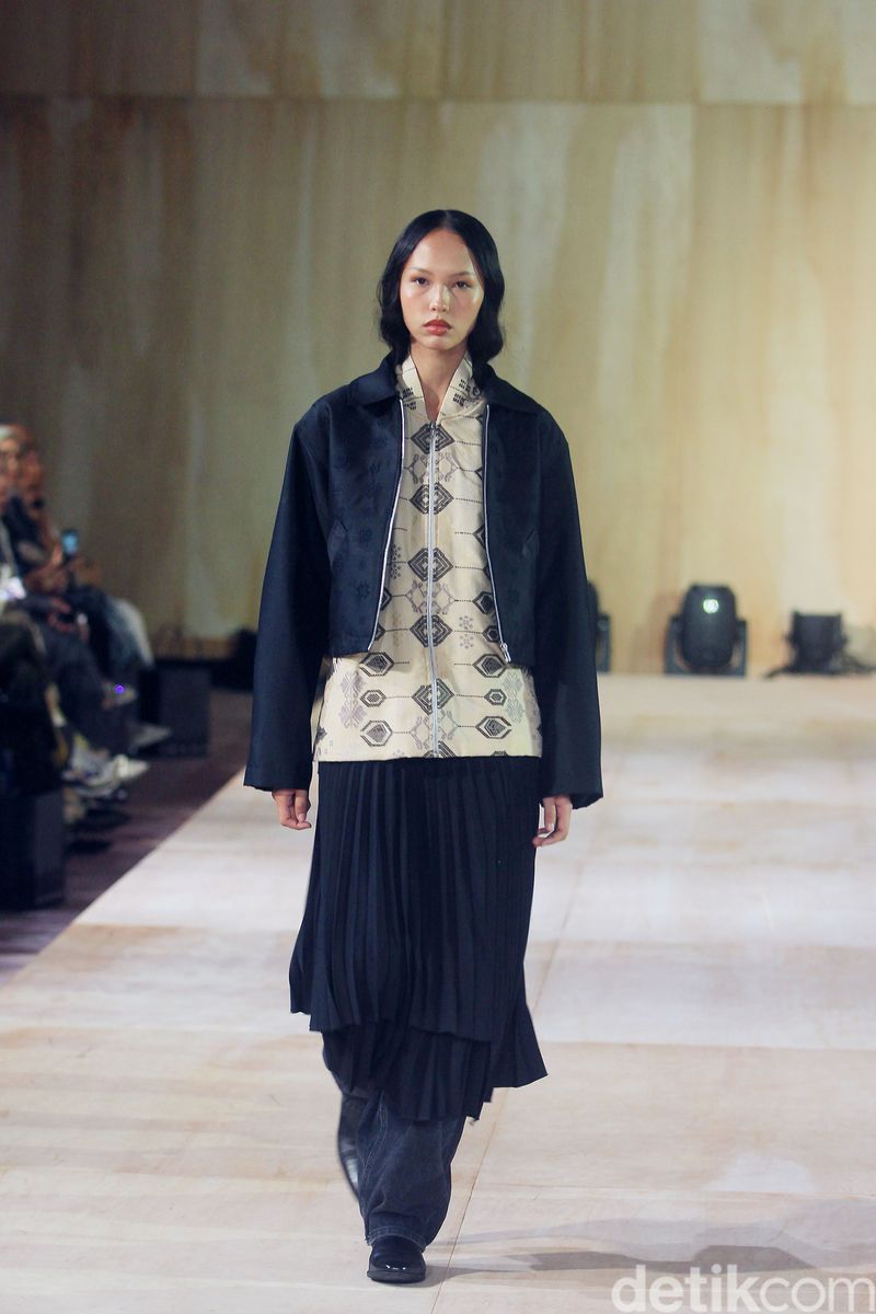 Koleksi Cita Tenun Indonesia Kolaborasi IKYK, RIAMIRANDA SIGNATURE, ARTKEA STRIPES, KAMI. di St. Regis Hotel Jakarta. Selasa [25/2/2025].