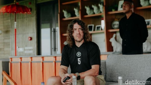 Legenda Timnas Spanyol dan Barcelona, Charles Puyol nampak hadir di Bali United Training Center.