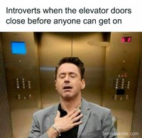 Kerja di bawah tekanan atau upah di bawah selayaknya bikin stres bertambah. Apalagi kalau dasarnya juga introvert, waduh hati-hati boncos deh social cost-nya.