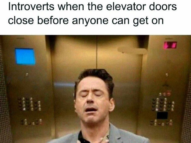 Kerja di bawah tekanan atau upah di bawah selayaknya bikin stres bertambah. Apalagi kalau dasarnya juga introvert, waduh hati-hati boncos deh social cost-nya.