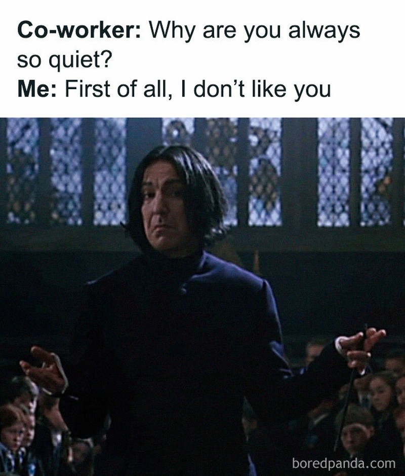 Kerja di bawah tekanan atau upah di bawah selayaknya bikin stres bertambah. Apalagi kalau dasarnya juga introvert, waduh hati-hati boncos deh social cost-nya.