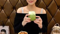Livy rela bepergian demi menemukan matcha yang enak. Termasuk langsung berkunjung ke Jepang untuk menikmati matcha otentik. Foto: Instagram/livyrenata