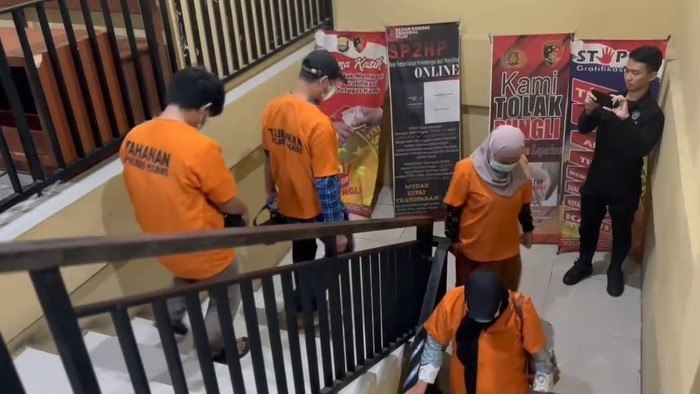 Kasus korupsi dana rehabilitasi Perpustakaan Kabupaten Maros, Sulawesi Selatan (Sulsel) senilai Rp 2,2 miliar dilimpahkan ke Kejaksaan Negeri (Kejari) Maros. Lima orang tersangka dalam kasus ini segera menjalani persidangan.
