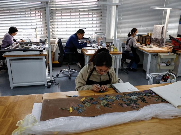 Mengintip Restorasi Barang Antik dari Museum Istana Kota Terlarang China