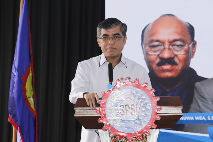 Menteri Ketenagakerjaan Yassierli bersama Wakil Menteri Immanuel Ebenezer