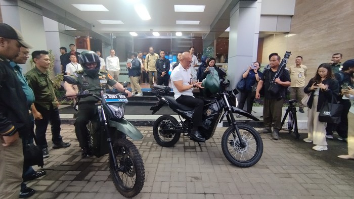 Motor listrik dan becak listrik produksi Len Industri (Fawdi/detikcom)