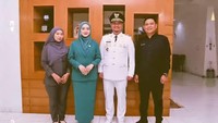 Perempuan kelahiran 22 November 1985 itu, menyampaikan permintaan maafnya kepada seluruh masyarakat Lampung Selatan jika selama ini memiliki salah. Mohon dibukakan pintu maaf atas segala salah dan khilaf dari Ibu dan Bapak ya… Sayang kalian semua, katanya lagi. Foto: instagram Nuri Maulida