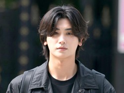 7 Foto Park Hyung Sik Jadi Aktor Termahal Korea, Gantikan Kim Soo Hyun
