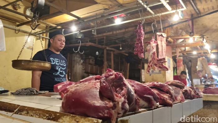 Pedagang daging sapi di Pasar Induk Cianjur