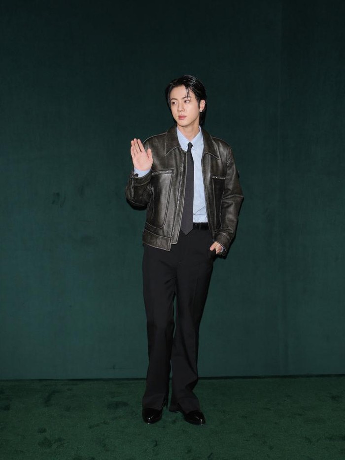 Penampilan Jin BTS di Gucci Womens Fall/Winter 2025/2026 show Penampilan Jin BTS di Gucci Womens Fall/Winter 2025/2026 show